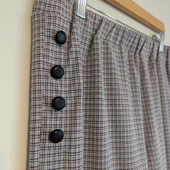 Versona Checked Trousers with Buttons - Picture 3 of 6